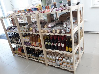 Regál se 3 plnými policemi 680 x 435 x 890 mm Provedení přírodní