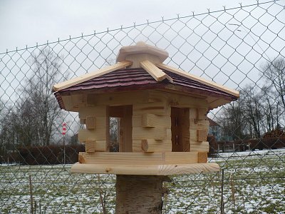 14018 Dřevěné krmítko pro ptáčky 430 x 390 x 300 mm