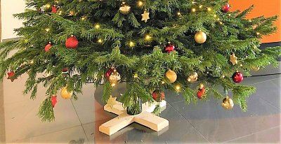 Stojan na vánoční stromek - dřevěný kříž 550 x 550 x 135 mm