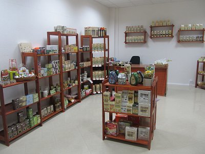 Regál se 3 plnými policemi 450 x 335 x 890 mm Mahagon