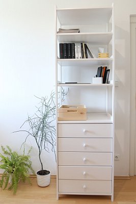 Regál se zásuvkami a policemi 680 x 435 x 2040 mm Bílá